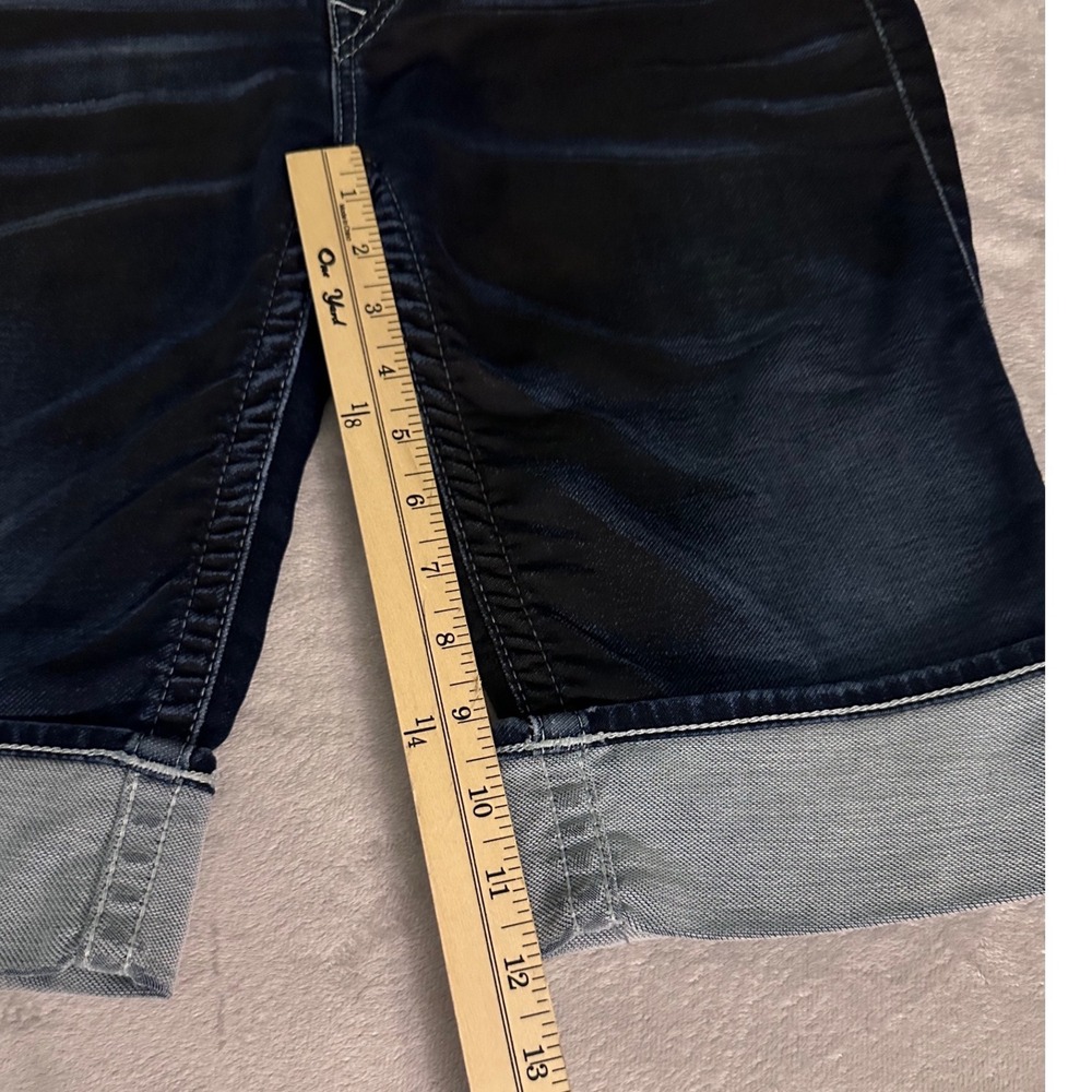 True Religion Womens Dark Wash Knee Length Bermuda Denim Shorts Size 30 Y2K - Picture 6 of 8